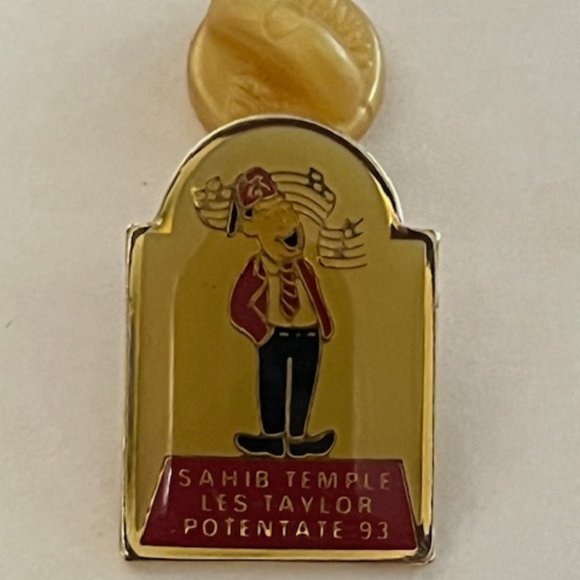 VTG 1993 Singing Shriner Les Taylor Potentate Sahib Temple Lapel Hat Pin .75"x1" - Picture 7 of 10